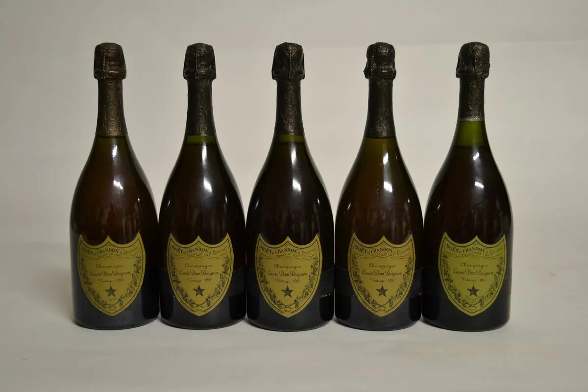 Шампанское 19. Dom Perignon 1983. Старинное шампанское. Старинная бутылка шампанского. Бутылка шампанского антикварного.