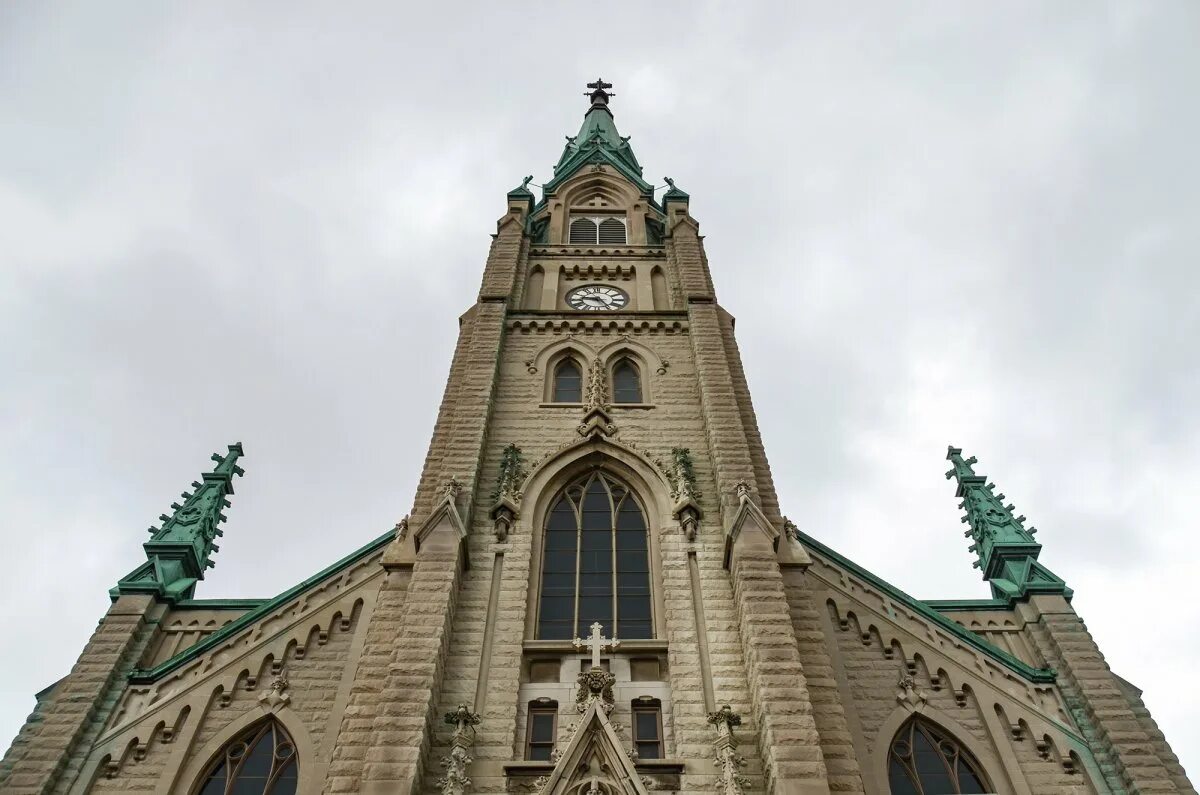 Белая церковь католический костел. Католическая церковь и еретики. Church католические протестантизм. Католическая церковь отказалась. Католицизм это кратко.