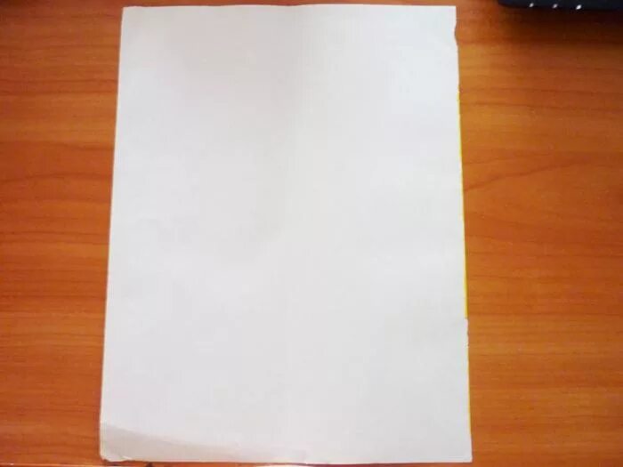 Лист бумаги на столе. Пустой лист бумаги. Лист бумаги а4. Чистый листок бумаги. Лист а3 картинки
