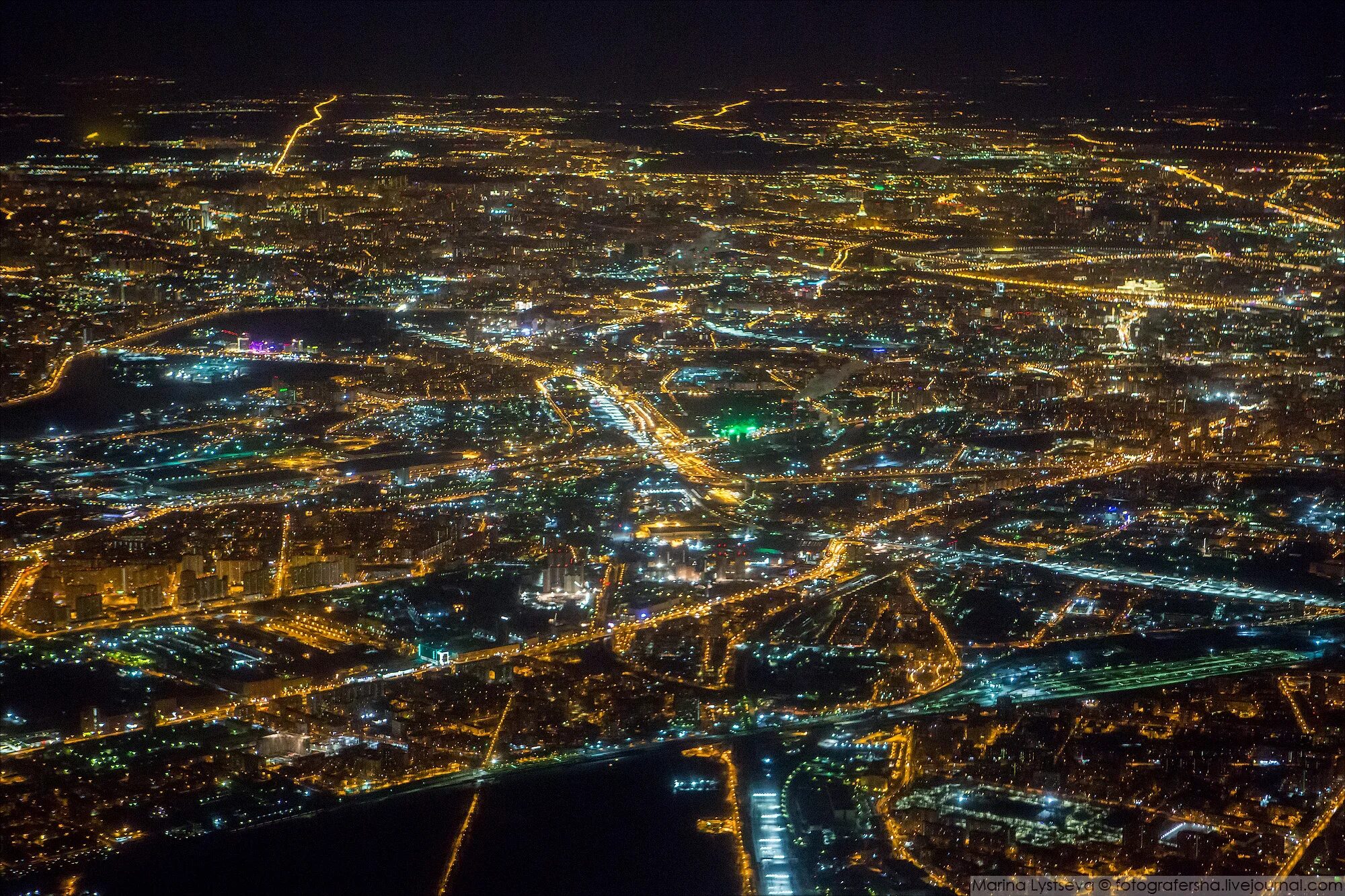 Россия ночью. Ночная Москва вид с самолета. Москва с самолета ночью. Ночные виды Москвы. Ночная Москва сверху.