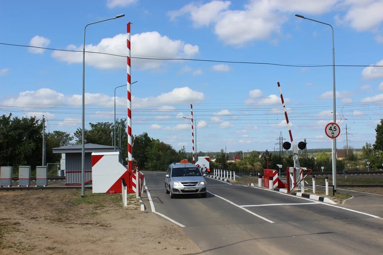 Железнодорожный переезд. ЖД переезд. ЖД переезды в Орловской области. Орловский ЖД переезд.