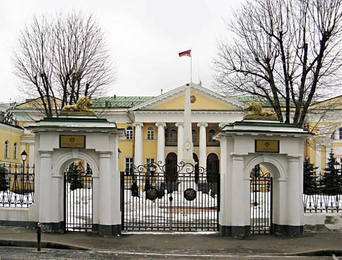 Посольство Республики Армения в Москве. Армянский переулок посольство Армении. Армянские посольства в Россию. Посольство, консульство посольство Республики Армения.