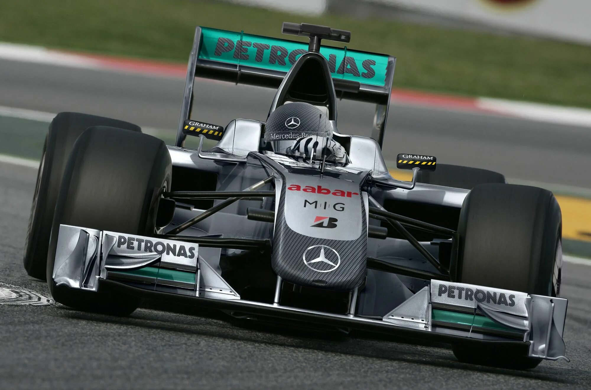 Mercedes Benz Petronas f1. Болид f1 Mercedes. Мерседес Бенц формула 1. Mercedes Benz f1 Болид 2010. 0 k f 1 x