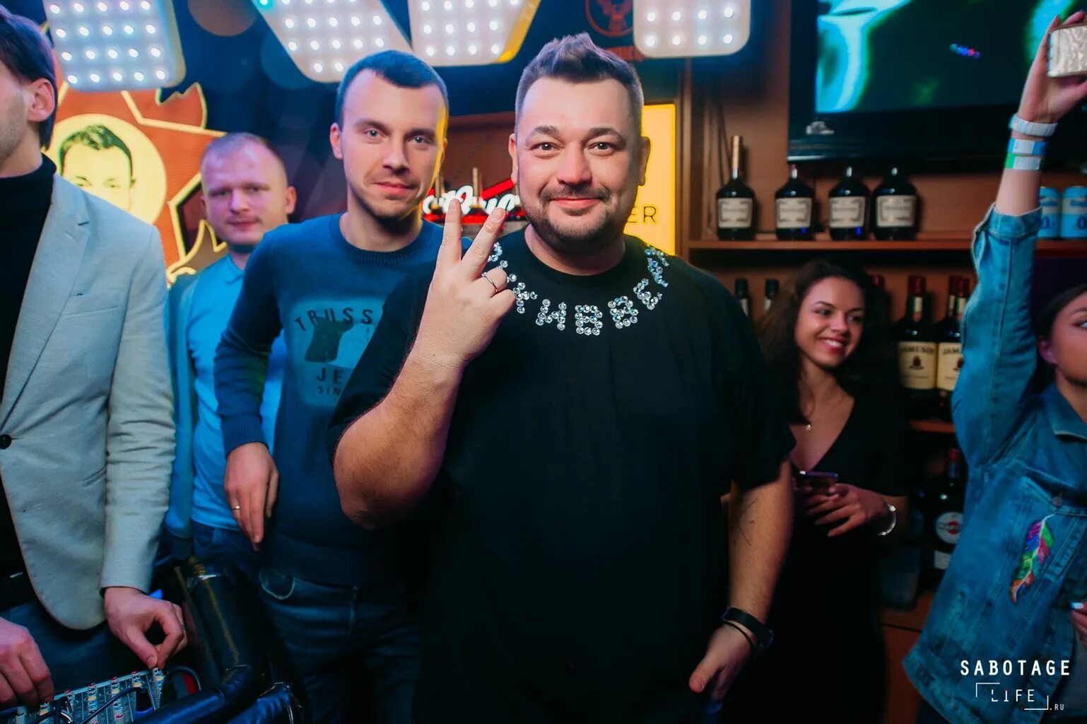 Photo: Ruki Vverkh!, bar, pub, Moscow, Dekabristov Street, 15с2 - Yandex Maps