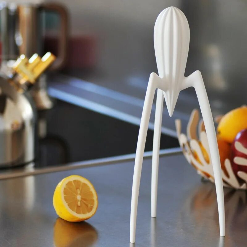 Соковыжималка alessi juicy salif. Соковыжималка salif. Соковыжималка филиппа старка juicy salif. Citrus squeezer by philippe starck. Соковыжималка salif.