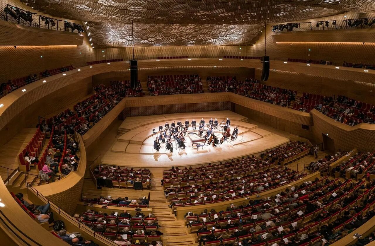 Концертные залы парижа. La seine musicale Париж. Музыкальный центр la seine musicale. Концертный зал в Париже. La seine musicale концертный зал.