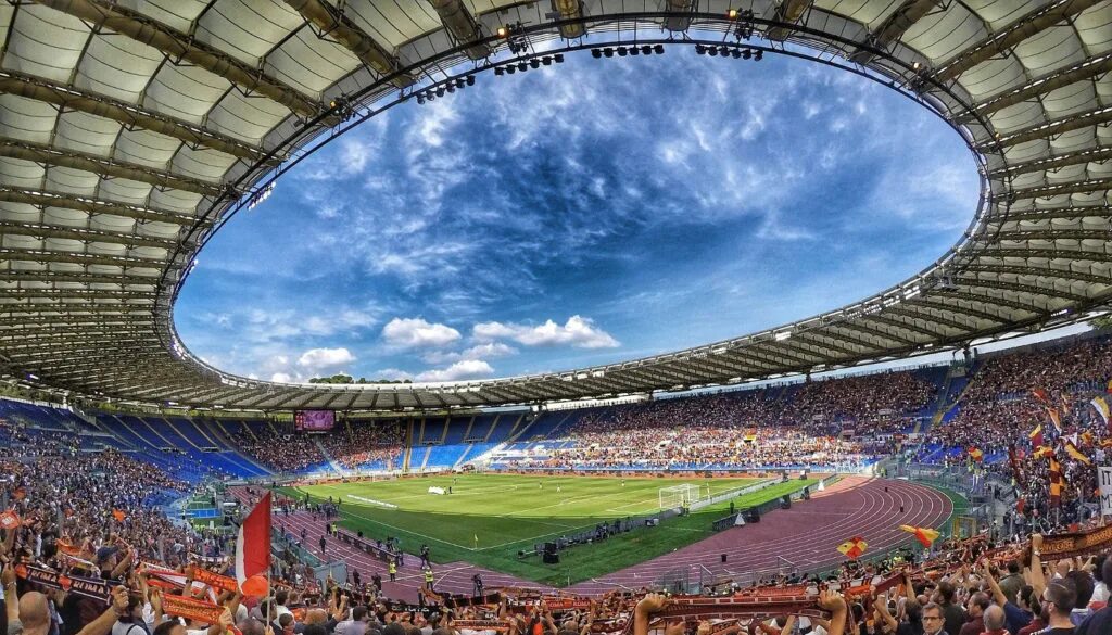 Стадион тур. Олимпико стадион Рим трибуны. Стадио Олимпико Рим поле.