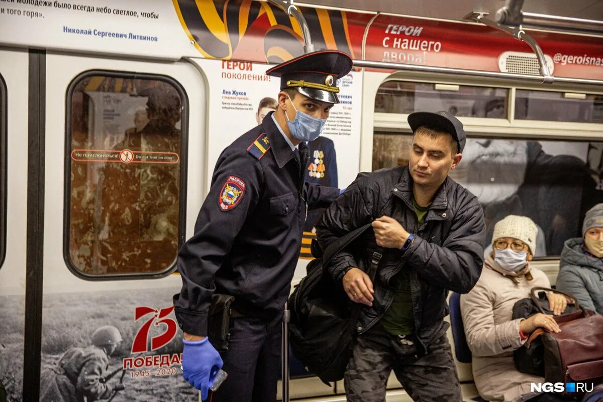 Полиция метрополитена. Полиция в масках в метро. Полиция метрополитена Москва. Полицейский в метро.