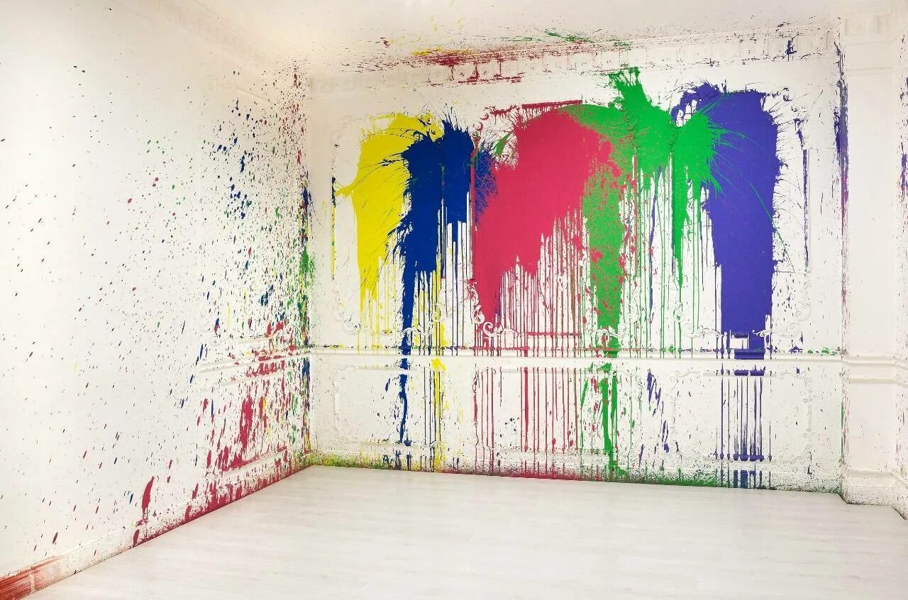 Программа на обои на стене. Разноцветные стены. Краска для стен. Разноцветные стены в комнате. Разноцветные краски на стене.
