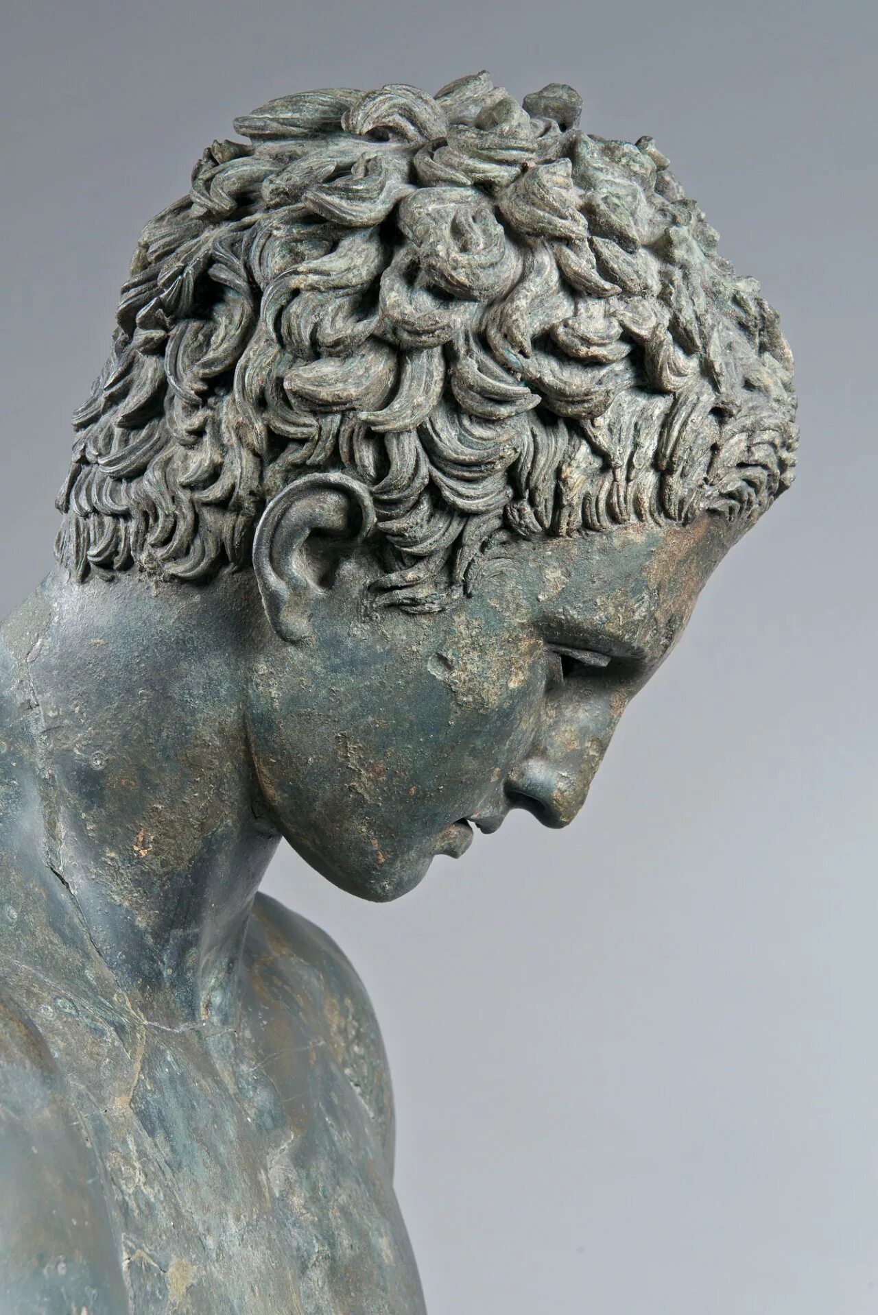 Античная скульптура голова зевс. Greek sculpture. Greek sculpture. Рикардо греческая статуя. Greek sculpture.