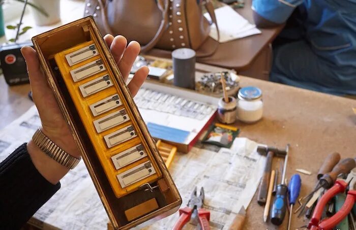 гармонь детали. клапана левой механики гармони 301м. аккордеон gabbantlli norteno. конструкция аккордеона. гармошка внутри.