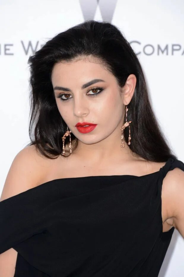 Charli xcx фото. Чарли xcx фото. Charli xcx. Charli xcx. Charli xcx.