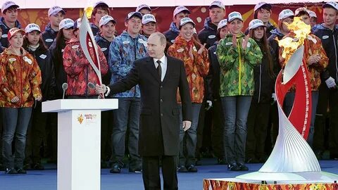 Кто зажигает олимпийский огонь на церемонии открытия
