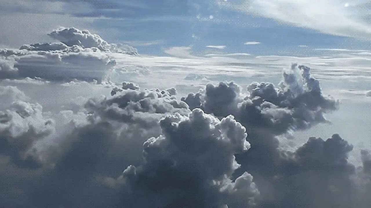 Плывущие облака видео. Облака плывут. Анимированные облака. Облака гиф. Анимация облака плывут.