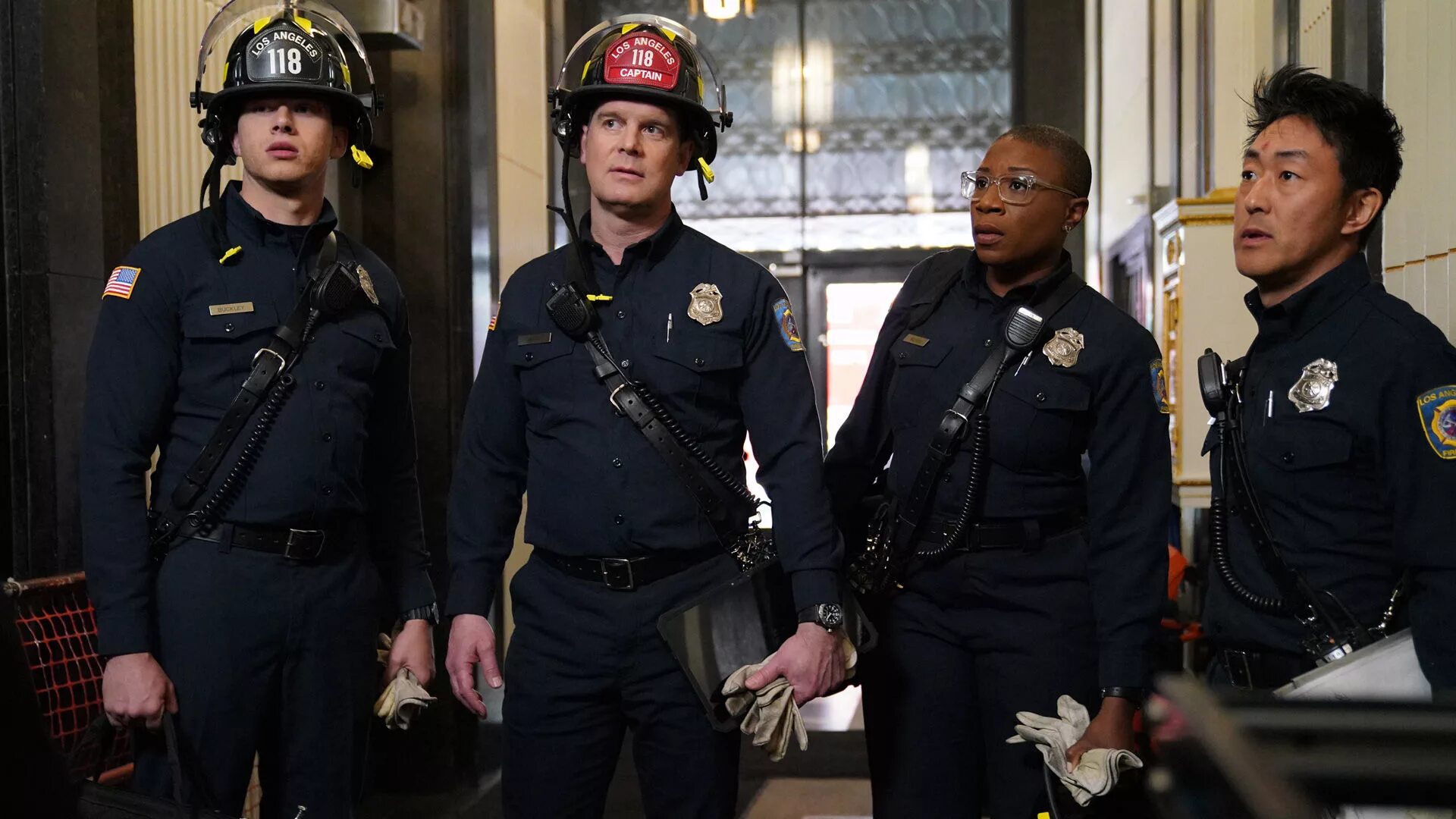 Покажи 9 1 1. 911 Служба спасения сериал 1 сезон. 9-1-1 Сериал. Служба спасения фильм 2018.