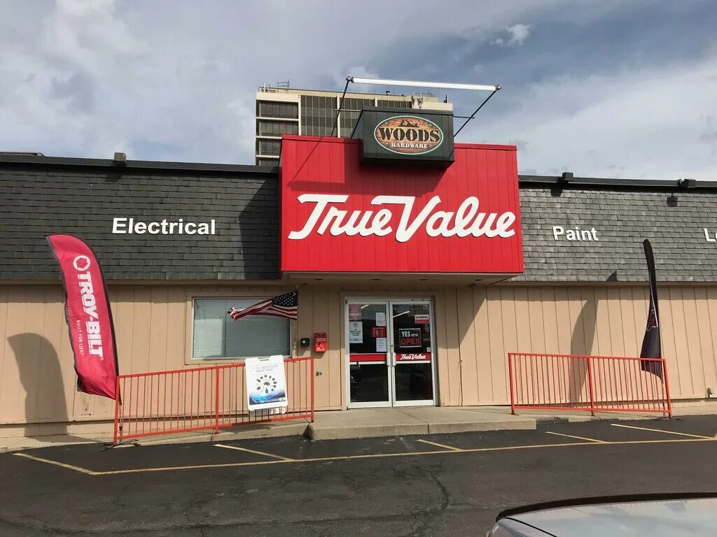 Coffeewood, москва. Woods market владимирский тракт. Counter in the shop. Garage shop. Woods магазин.