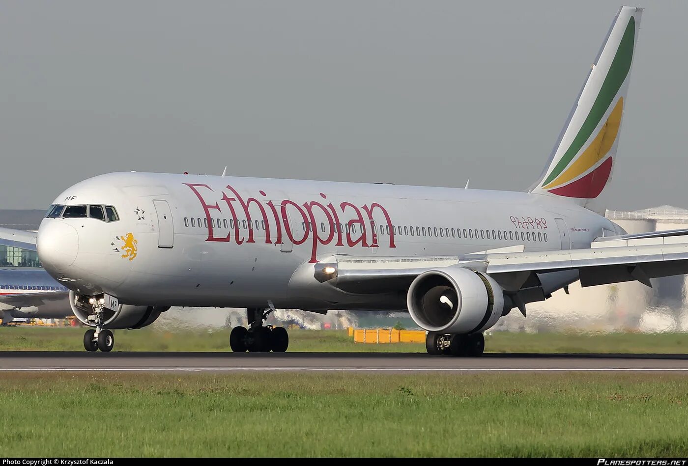 Et 761 ethiopian airlines. Ethiopian Airlines 767. Boeing 767-300er Ethiopian Airlines. Ethiopian Airlines b767-300. Ethiopian Airlines фирменный стиль.