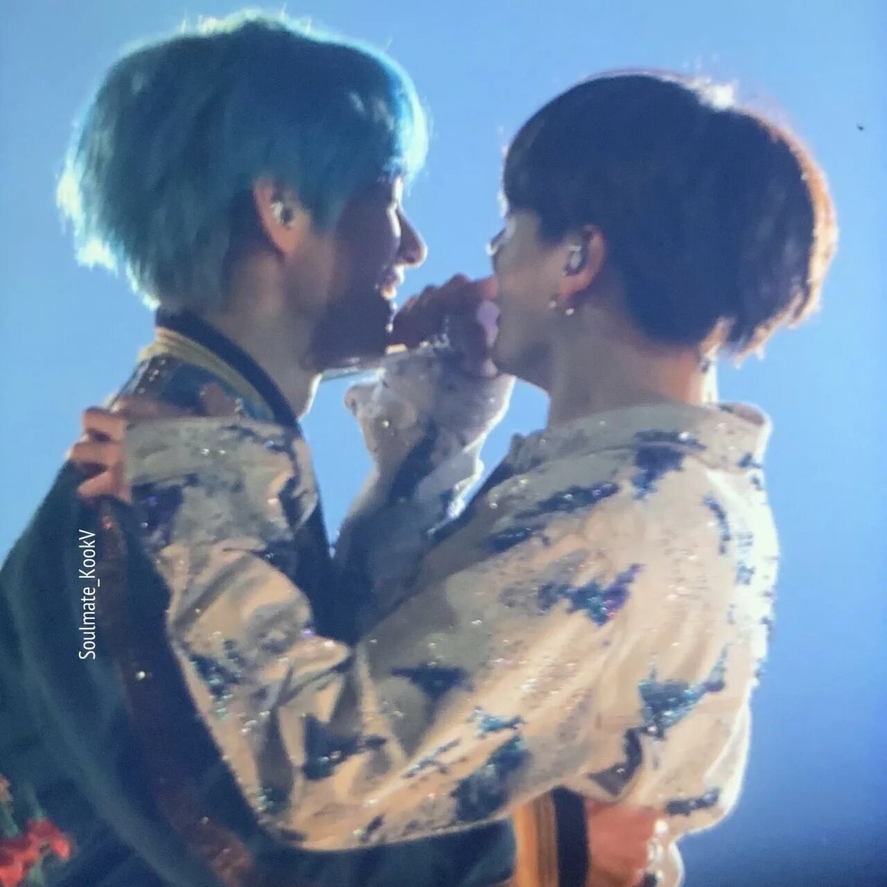Bts чигуки2020. Минсоны 18. Юнсоки. Чигуки jikook. Вигуки бтс поцелуй.