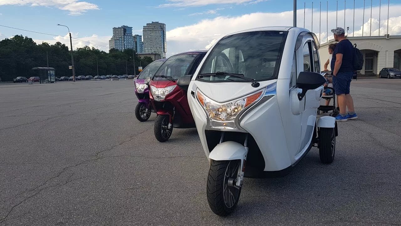 Трицикл с кабиной Redant 2200. Трискутер с кабиной бензиновый. Трицикл Triscooter. Скутер трицикл Triscooter Avrora 2000w el (ev) с кабиной. Трискутер бензиновый купить