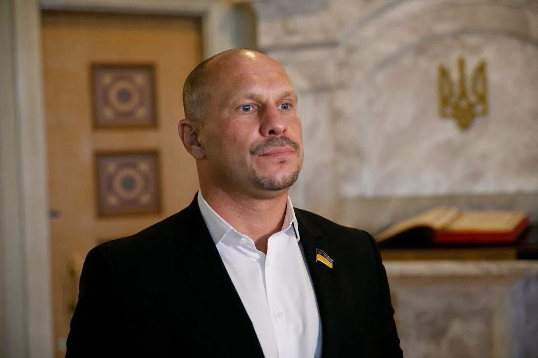 Депутат илья кива. Кто такой кива из украины. Депутат рады кива. Олег кива. Лысый украинский политик кива.