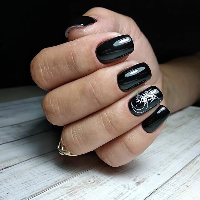 Чёрные матовые ногти 2022. Темный маникюр 2022. Ногти 2023 темные. Маникюр комбинированный с черным. Ногти 2023 темные.