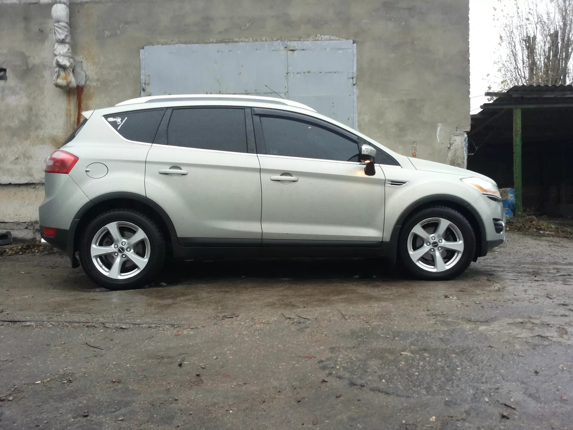 Форд куга r17. Диски r17 Ford Kuga. Ford Kuga r18. Колесо Форд Куга 2 r17. Скад Адмирал 17 Форд Куга.