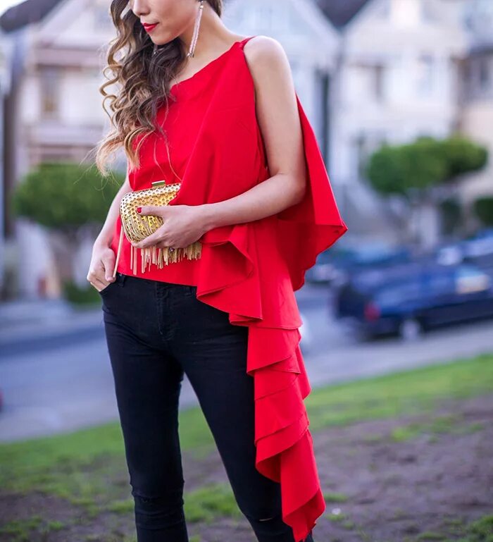 Красная блузка сочетается. Сочетание красной блузки. образ с красным топом. красная блузка лук. девушка в красном топе.