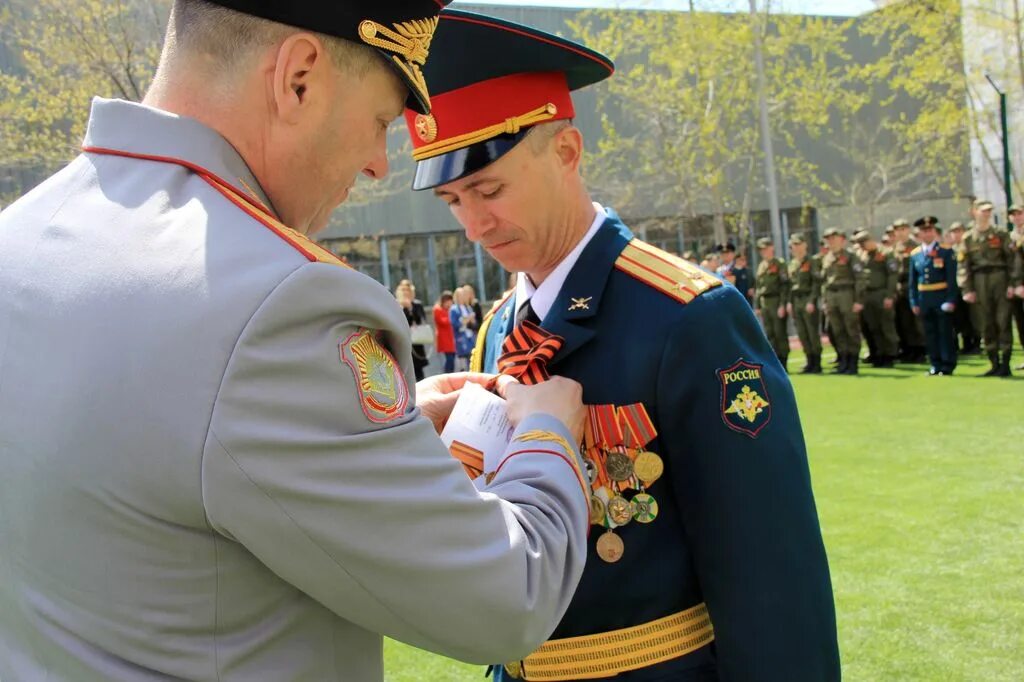 Награждение медалями военнослужащих