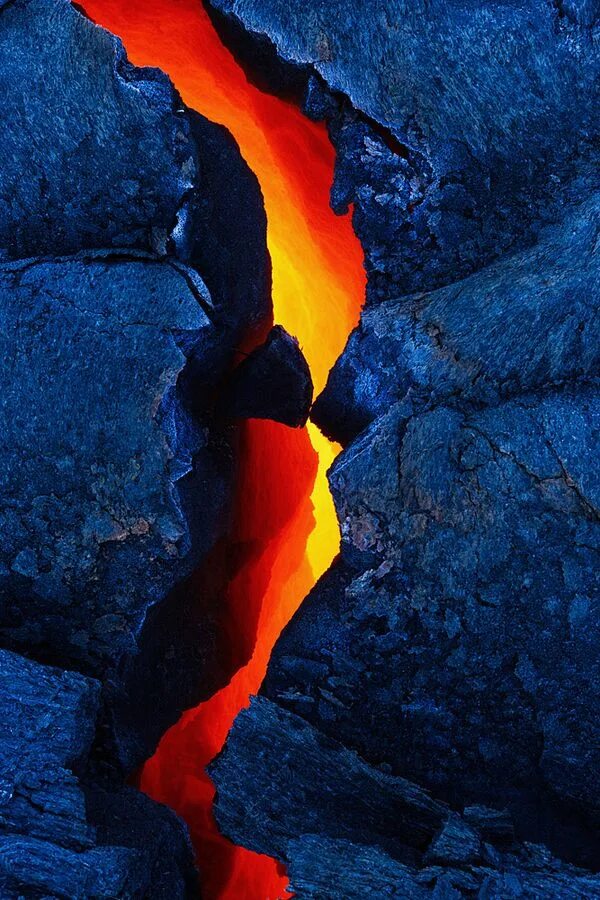 Лава магма. Вулканические трещины. Трещина вулкан. Раскаленная лава.
