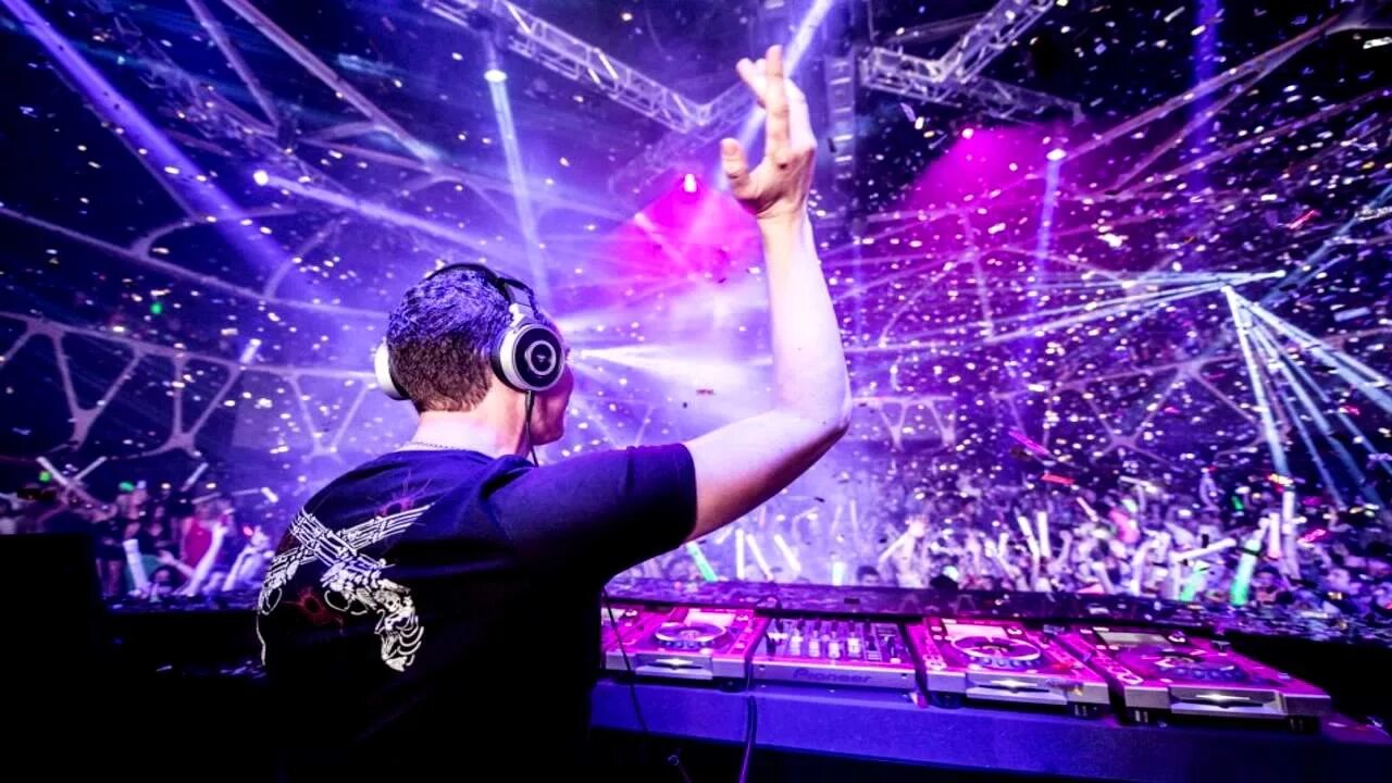 Песня sunny girl на нашем пати. Party track. Крутая вечеринка. Лазерная дискотека. Техно.