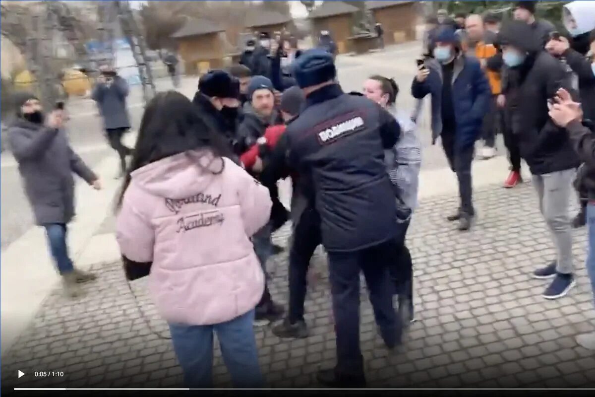 Задержание в астрахани в день траура. Протесты в Астрахани. Навальный в Астрахани. Митинг в Астрахани сегодня. Митинг Навального Астрахань.