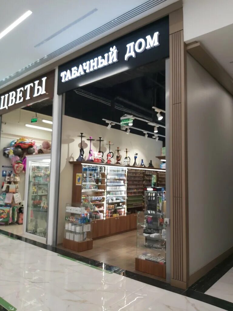 Табачный магазин. Красивый магазин табак. Дизайн табачного магазина. Табачный магазин Москва.