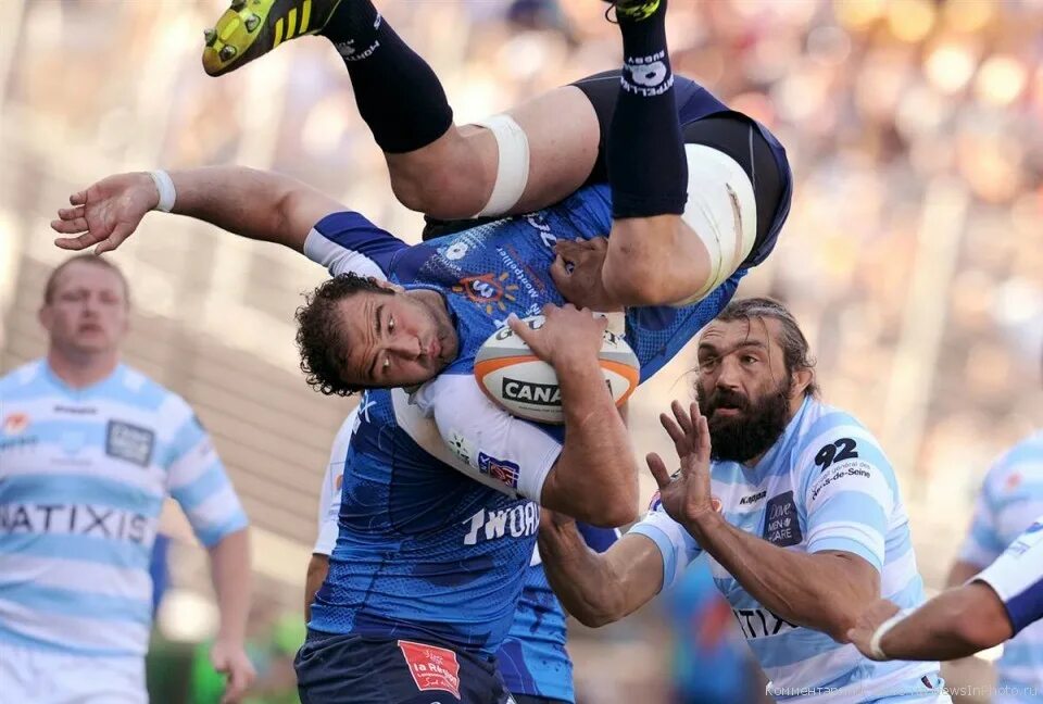 Мгновение спорт. Регби захват. Регби захват в ноги.