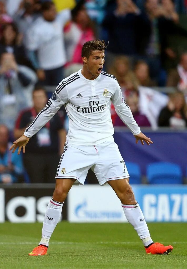 Роналдо в реале. Кристиано Роналдо Реал Мадрид. Криштиану Роналду Реал Мадрид. Cristiano Ronaldo Реал Мадрид. 2014 Роналдо Реал Мадрид.
