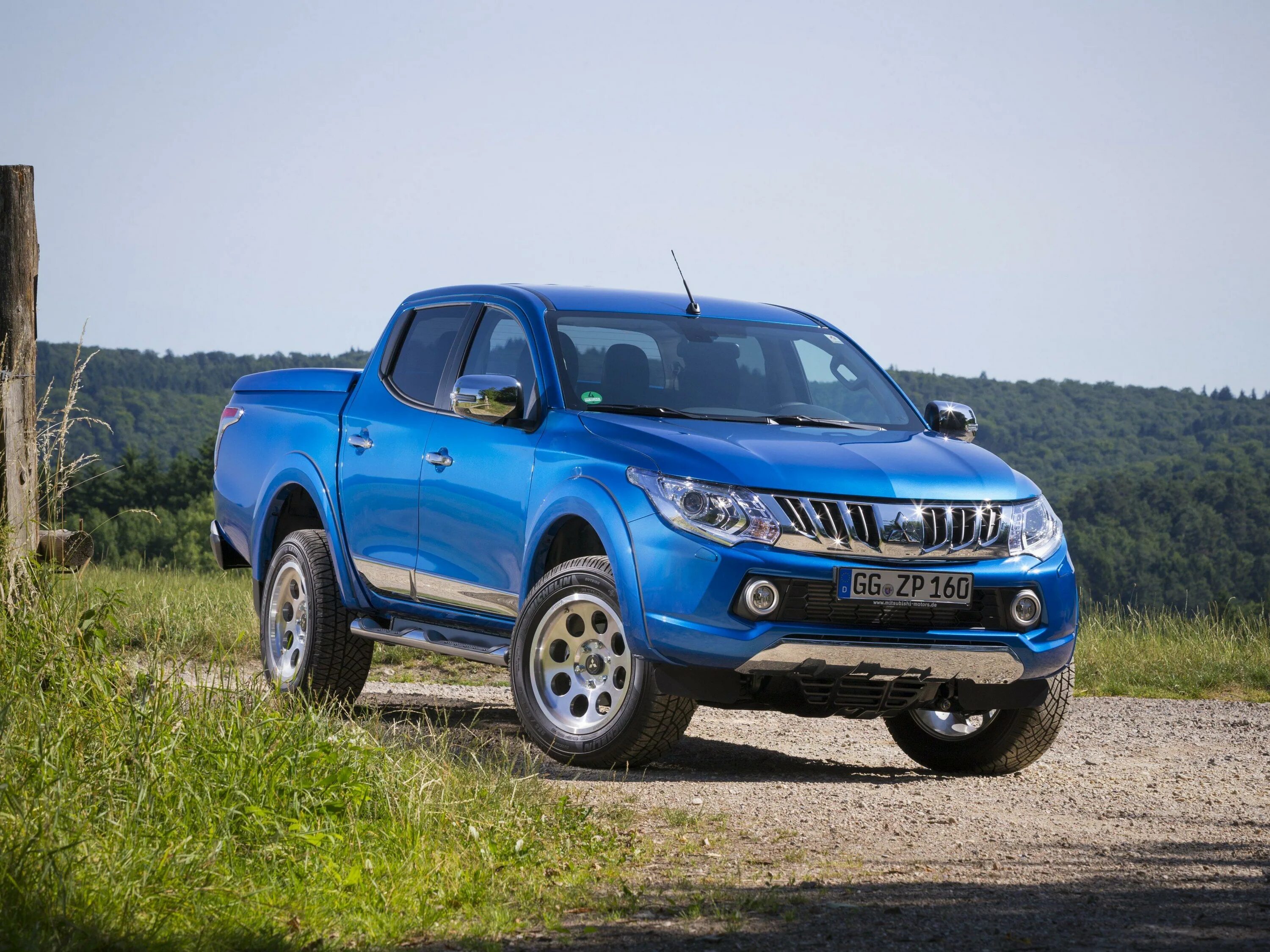 Митсубиси л 10. Мицубиси л200. Mitsubishi l200. Mitsubishi Pickup l200. Пикап Митсубиси л200.