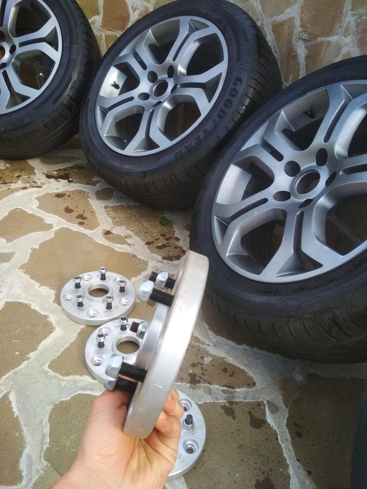 Комплект колес 17. Chevrolet niva на 17 колесах. 215 45 r17 на ниву. диски шевроле вива рабалтовка. комплект колес нива шевроле.