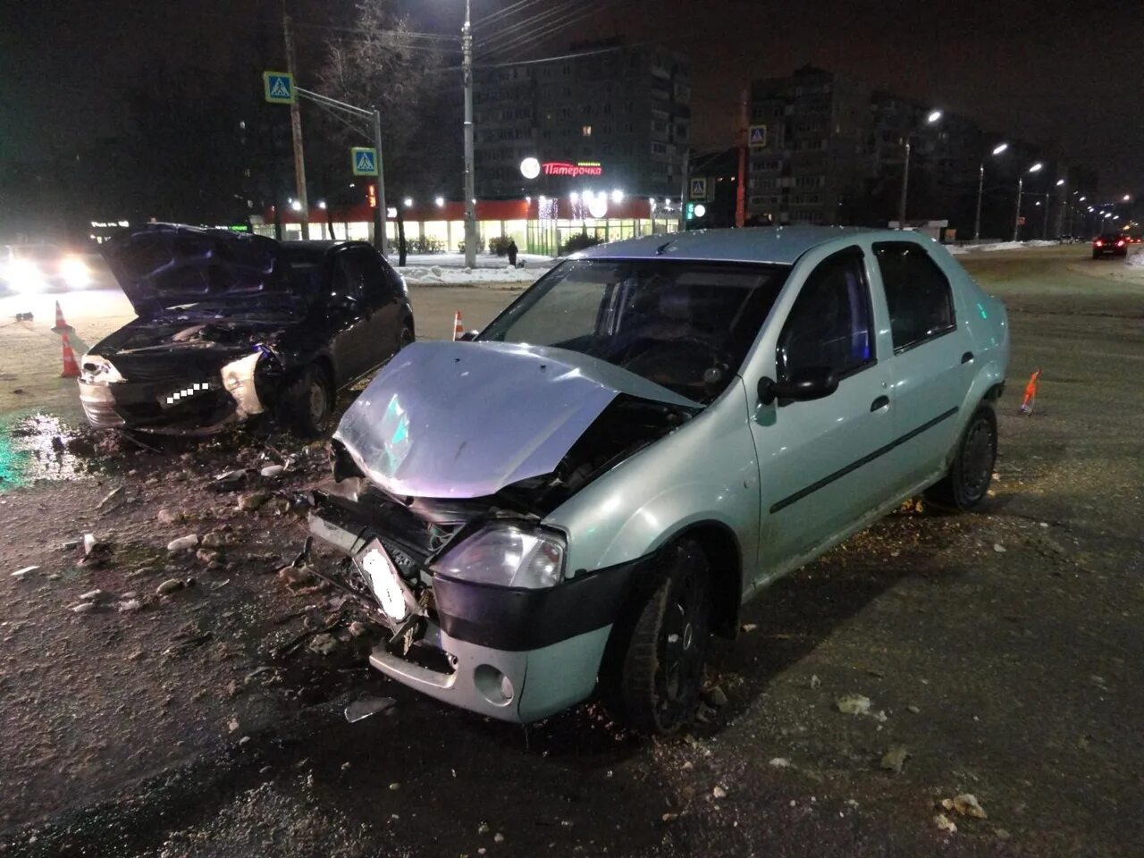 Авария Рено Логан 1 в городе. ДТП В Орле Рено Логан вчера.