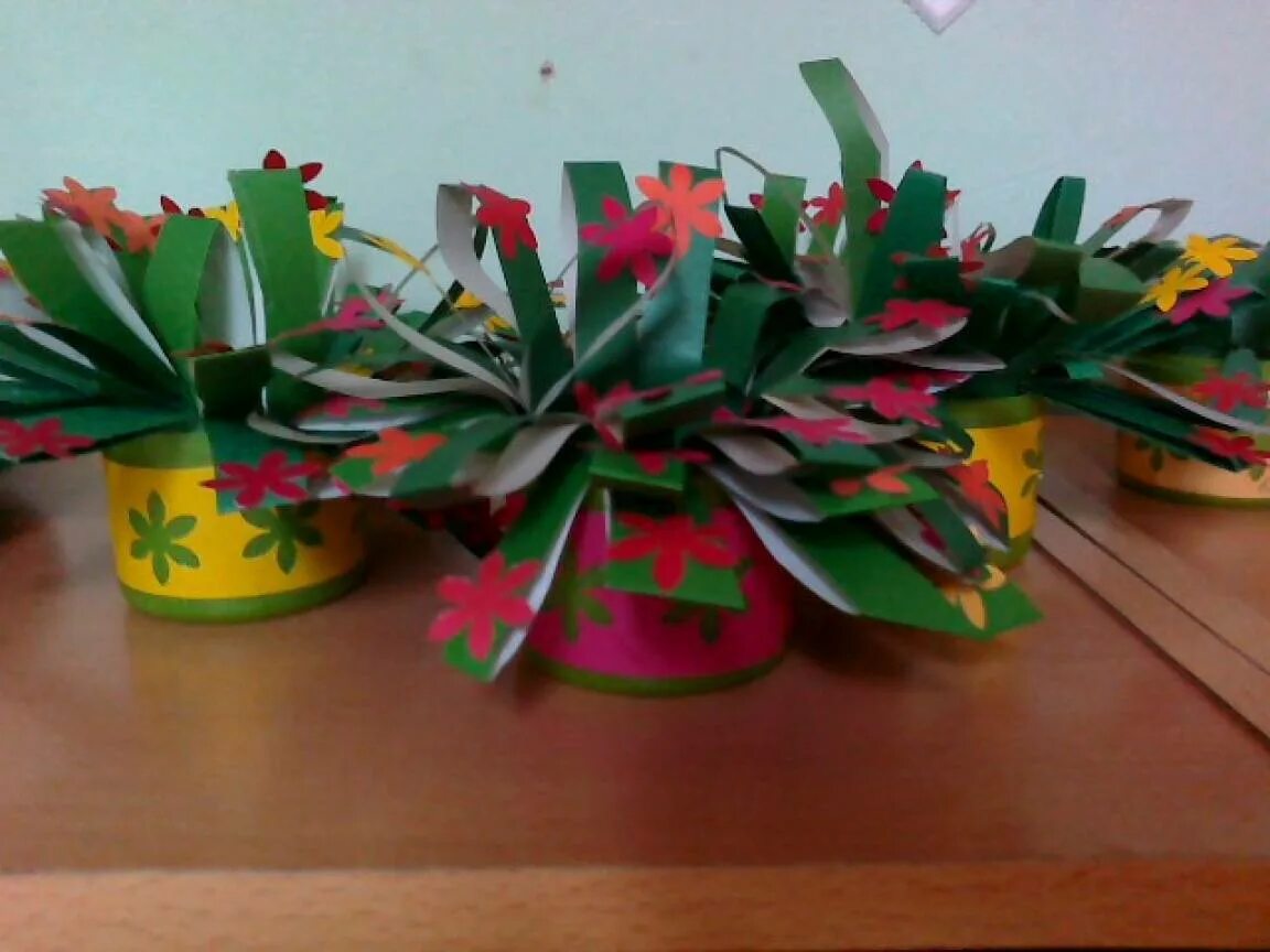 Кактус из бумаги. Оригами горшочек для цветка. Аппликация комнатные растения. Поделка комнатные растения. Конструирование тема комнатные растения.
