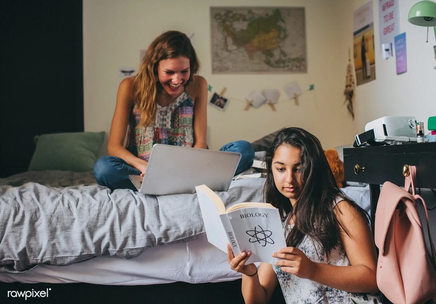 Девушка друга книга. Teenagers in a Room. Study in her Bedroom. Best friends studying. This book in the room