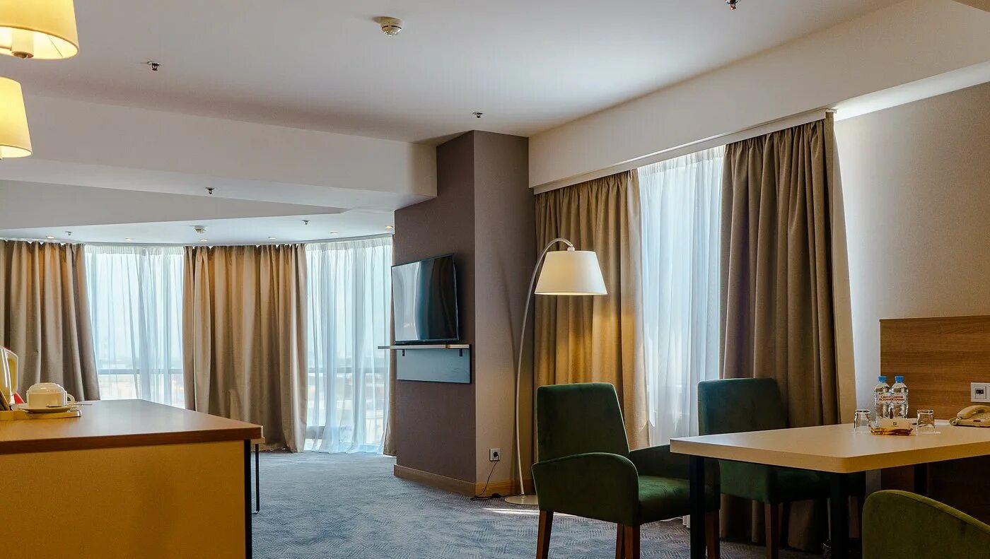 Holiday Inn Санкт-Петербург - московские ворота, 4*. Холидей ИНН Санкт-Петербург московские ворота номера. Отель московские ворота Московский просп 97 Санкт-Петербург. Московские ворота отель апартаменты. Квартиры московский ворота купить