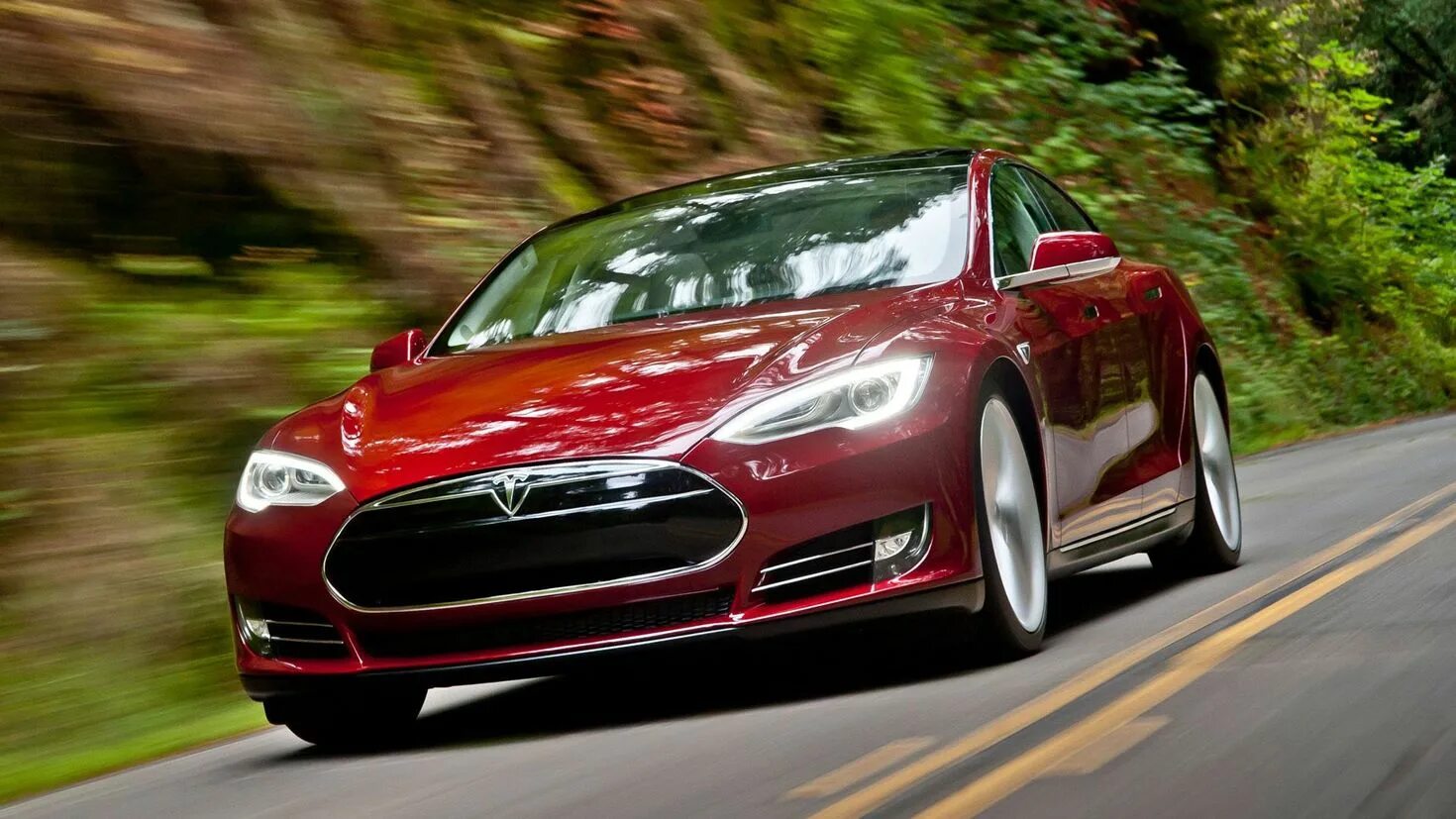 Электромобиль Тесла. Tesla model s 2013 красный. Машина Tesla model s. Tesla седан model s. Модель s автомобиль