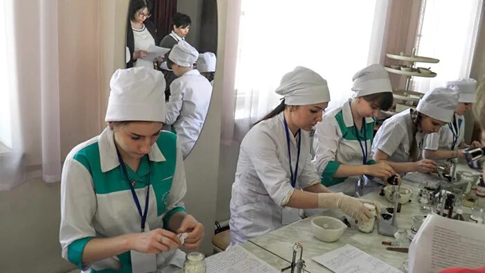 Медучилище Бийск. БМК Бийский медицинский. Бийск медицинский колледж после 9. Новокузнецкий медицинский колледж. Биология колледж после 9