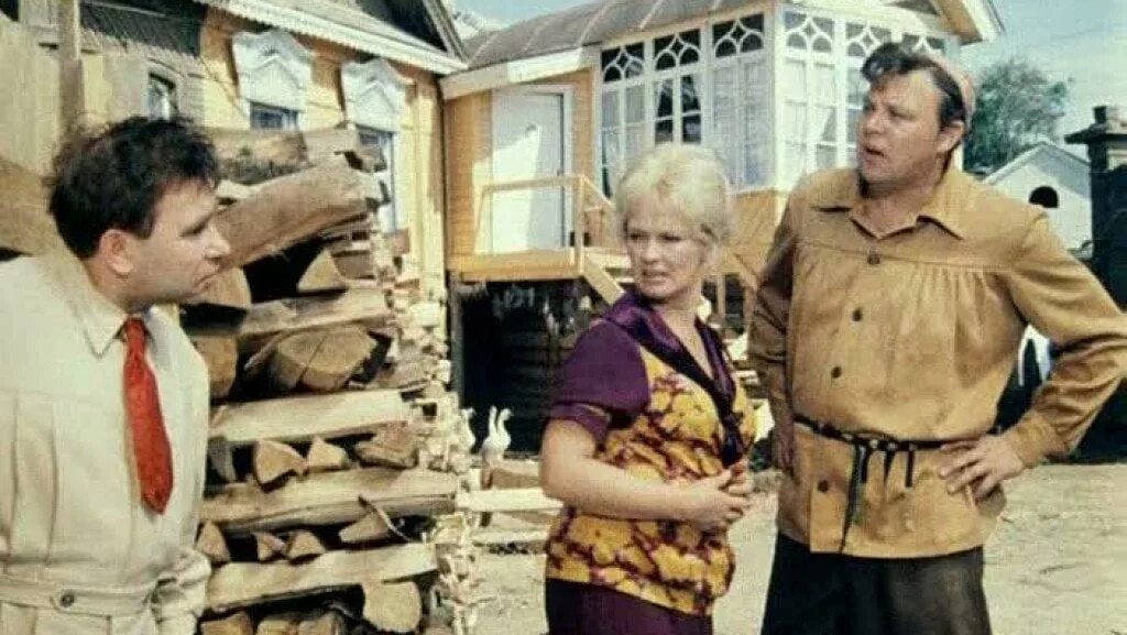 Не может быть а было. Кадры из фильма не может быть гайдая. кадры из советских фильмов дрова. фильм не может быть кадры. интересные дома из советских фильмов.