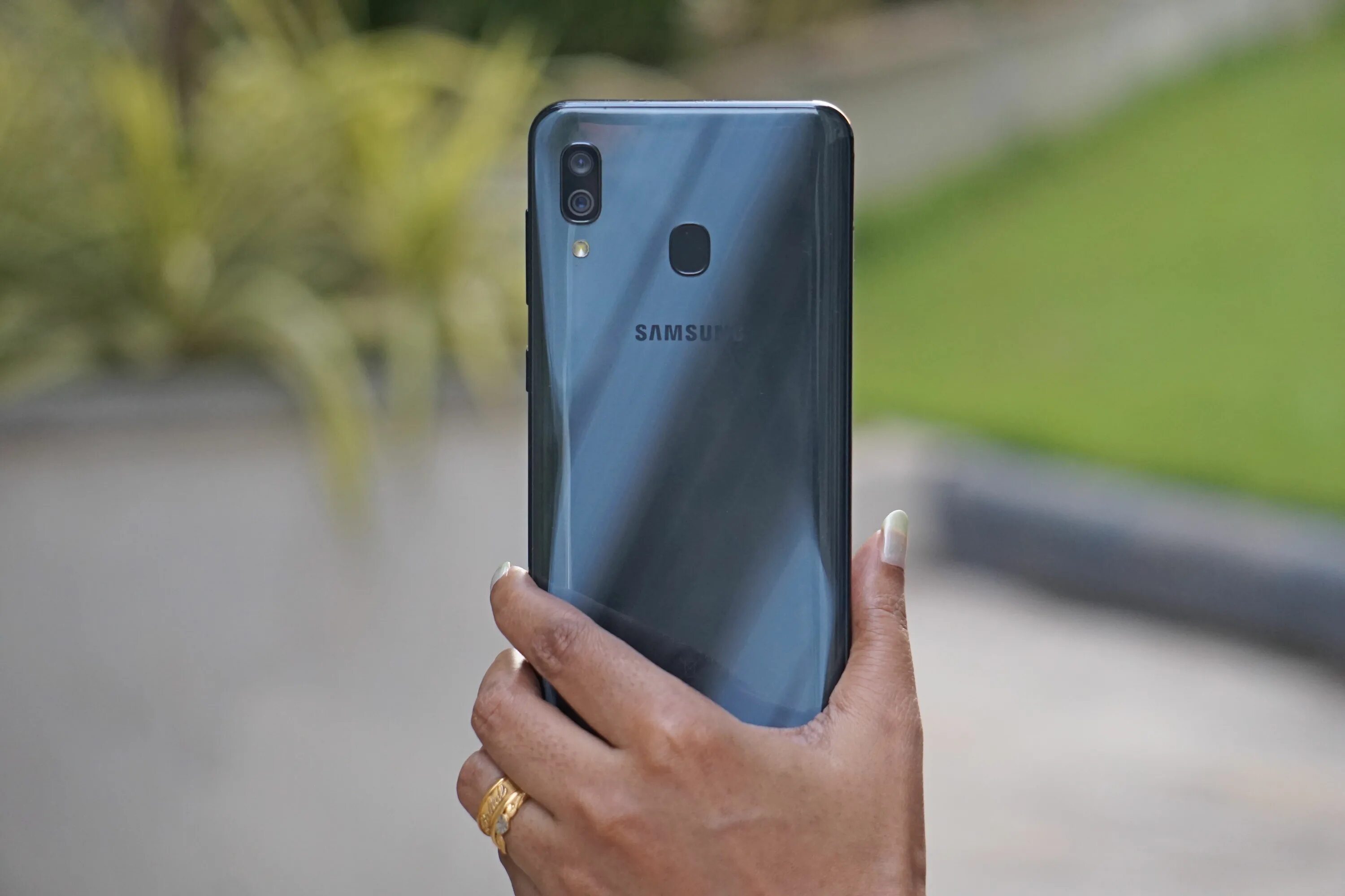 Galaxy a31 обзор. Samsung a51. galaxy a51 pro. samsung galaxy a 11 в руках. samsung galaxy a51 цвета.