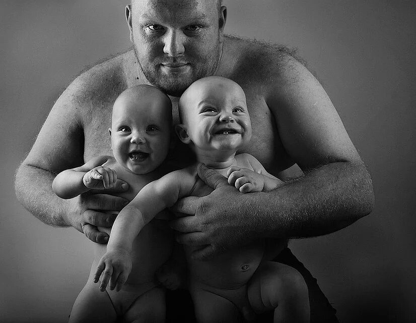 Newborn фотосессия с родителями. Семейная фотосессия. Фотосессия ню всей семьей. Семейная фотосессия ню. Нагие дети с родителями.