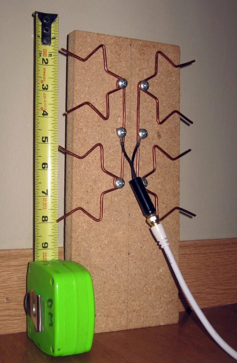 Самодельная антенна. Самодельная антенна для цифрового телевидения. Самодельная антенна для телевизора. Самодельная телевизионная антенна.