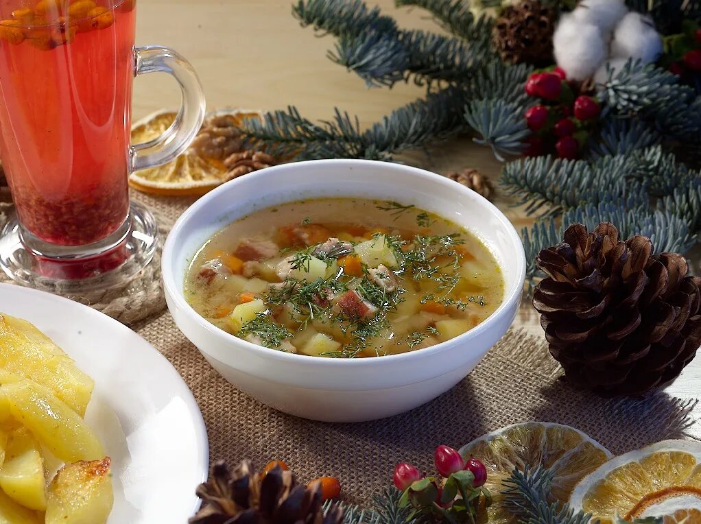Вегетарианский суп. Суп после новогодних праздников. Суп после новогодних праздников. Суп после новогодних праздников. Микрозелень в супе.