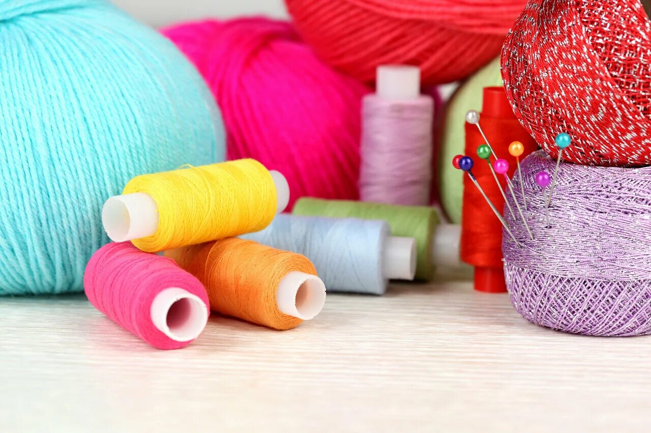 мотки пряжи. рукоделие. вязание и рукоделие. все для вязания и рукоделия. все для вязания и рукоделия.