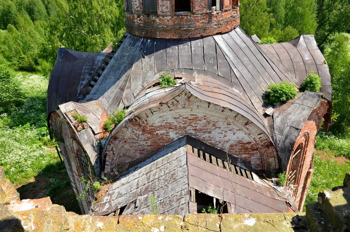 Город ани древний армянский город. Заброшенный храм в куркино. Церковь николы на мясницкой. Донецк монастырь иверский разбомбили. Разрушенный храм николая чудотворца в ярославской области.