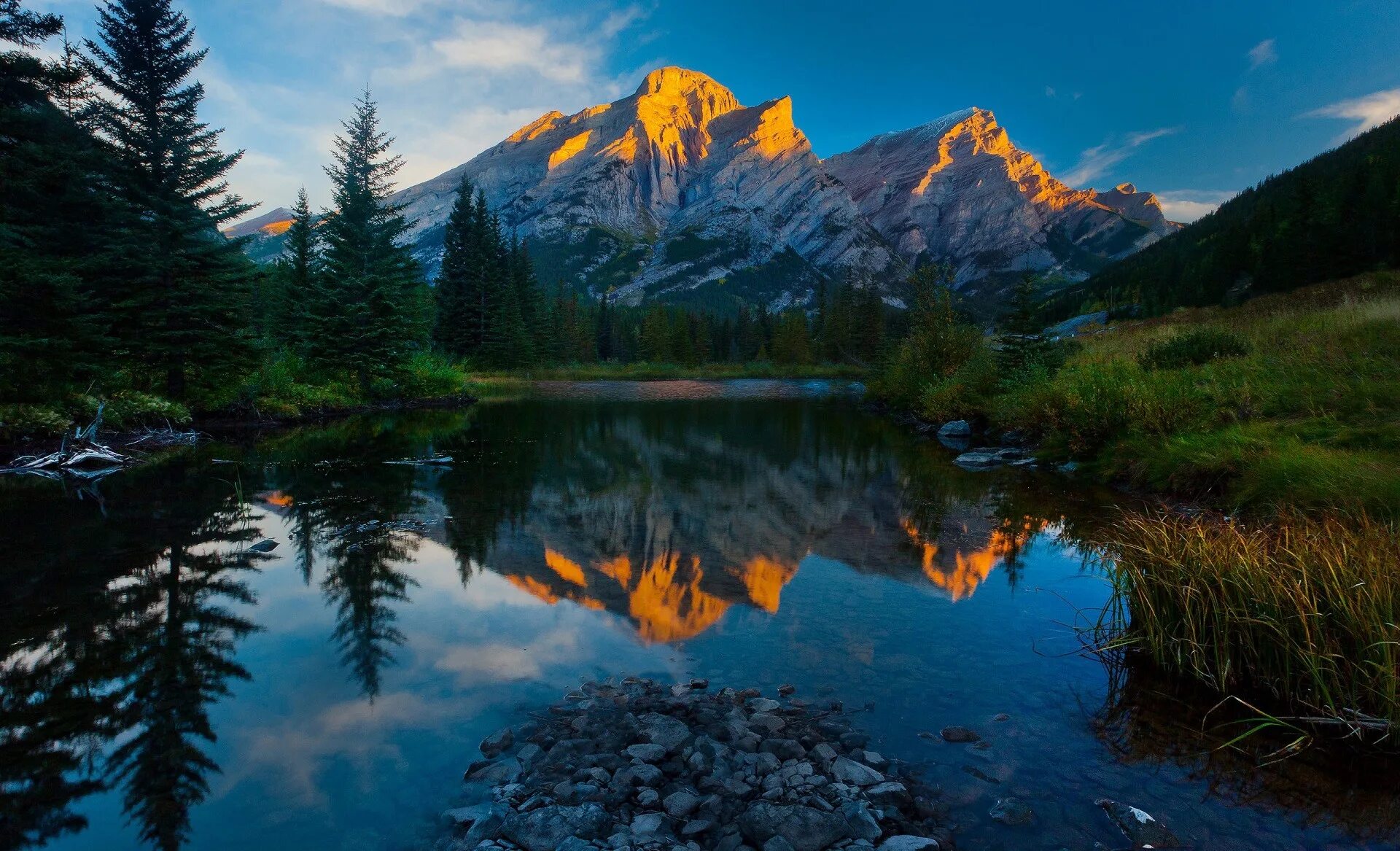 Фотограф Кевин МАКНИЛ Kevin MCNEAL. Ергаки 4к. Озеро Морейн в Канаде. Горы фулл хд.